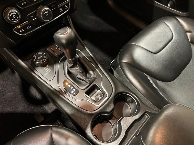 
								2019 Jeep Cherokee Latitude Plus w/ Apple Car Play full									