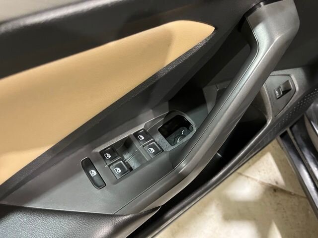 
								2019 Volkswagen Jetta 1.4T SE w/ Apple Car Play full									