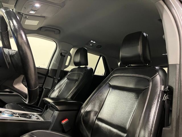 
								2021 Ford Explorer XLT w/ Apple Car Play full									