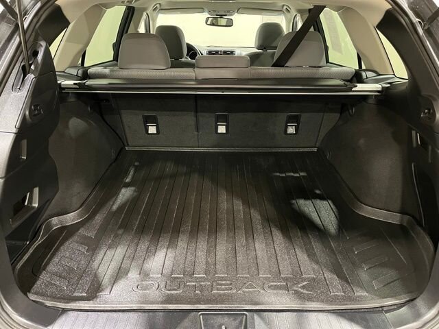 
								2018 Subaru Outback 2.5i Premium w/ Apple Car Play full									