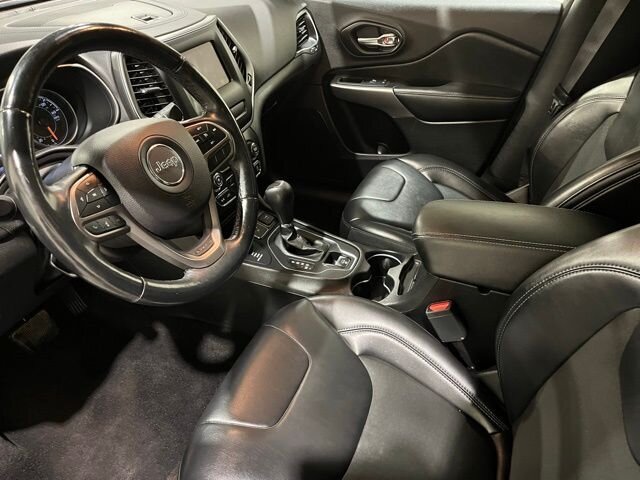 
								2019 Jeep Cherokee Latitude Plus w/ Apple Car Play full									