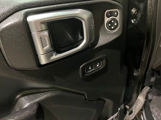 
								2019 Jeep Wrangler Rubicon w/ Apple Car Play and Navigation full									