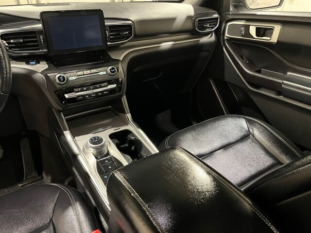 
								2020 Ford Explorer XLT w/ Apple Car Play full									