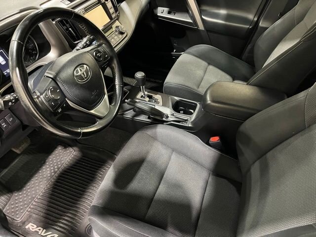 
								2018 Toyota RAV4 XLE full									