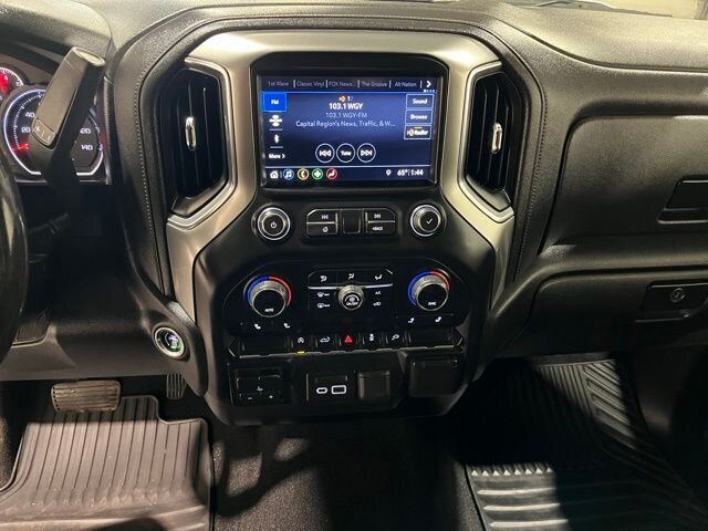 
								2019 Chevrolet Silverado 1500 LT w/ Apple Car Play full									