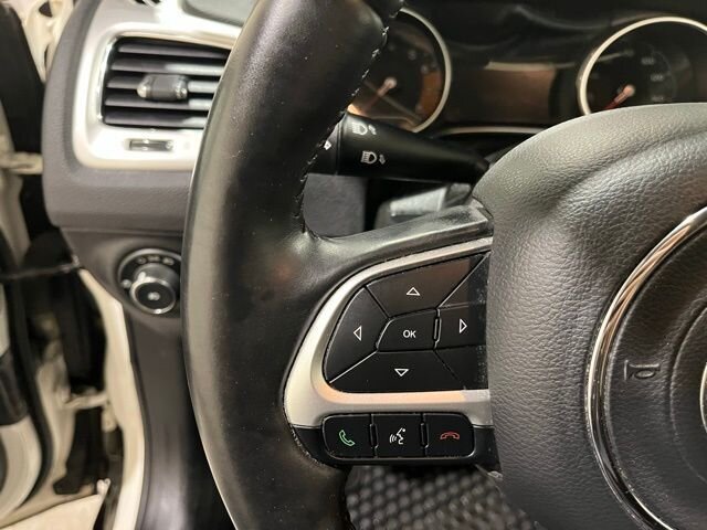 
								2019 Jeep Compass Sport w/ Apple Car Play full									