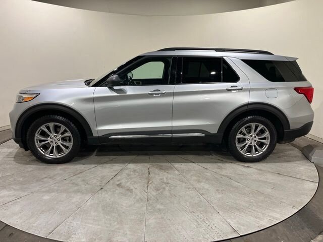 
								2020 Ford Explorer XLT w/ Apple Car Play full									