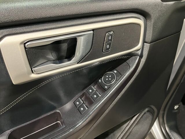 
								2020 Ford Explorer XLT w/ Apple Car Play full									