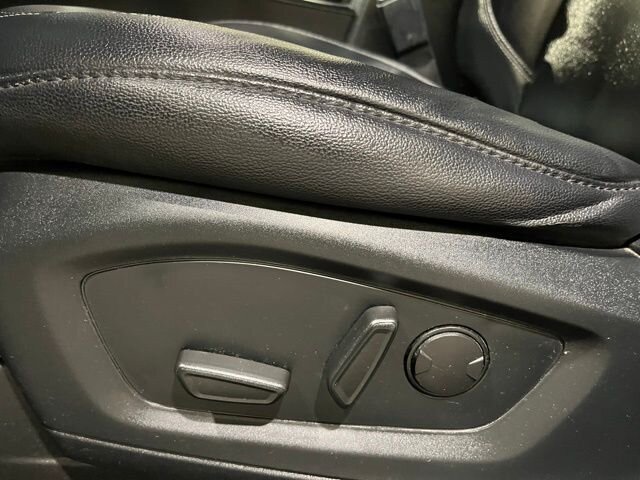 
								2020 Ford Explorer XLT w/ Apple Car Play full									