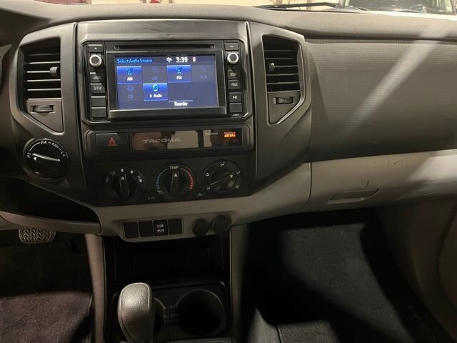 
								2015 Toyota Tacoma Base full									