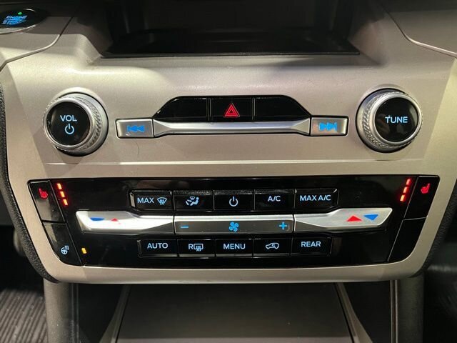 
								2021 Ford Explorer XLT w/ Apple Car Play full									