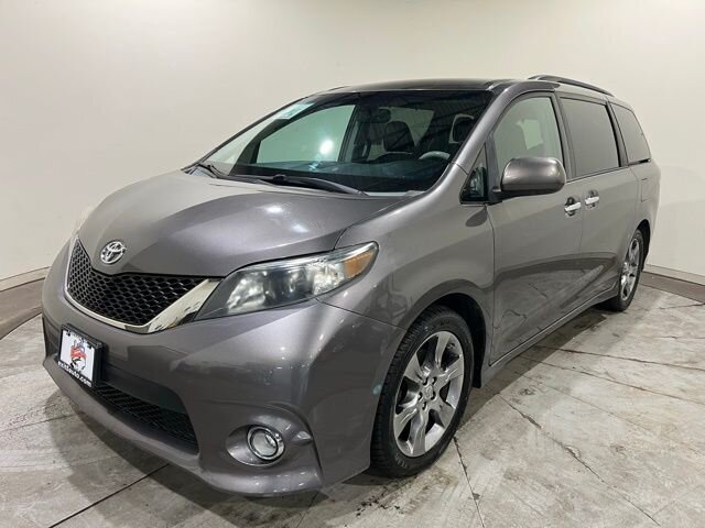 
								2013 Toyota Sienna SE 8 Passenger full									