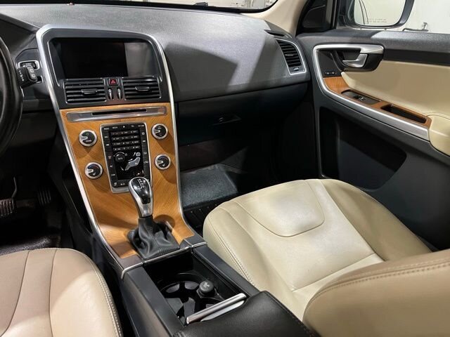 
								2017 Volvo XC60 T5 Inscription w/ Navigation full									