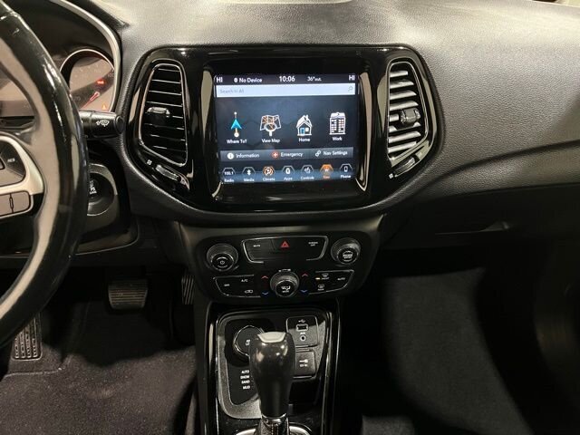 
								2018 Jeep Compass Limited w/ Navigation full									