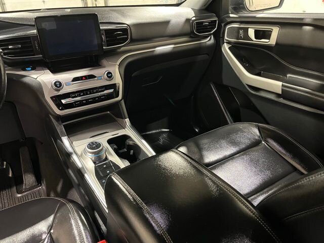 
								2021 Ford Explorer XLT w/ Apple Car Play full									