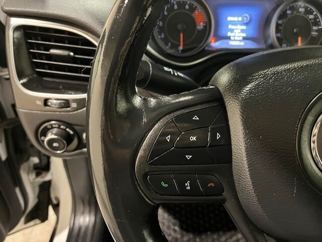 
								2019 Jeep Cherokee Trailhawk w/ Apple Car Play full									