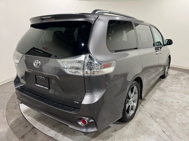 
								2013 Toyota Sienna SE 8 Passenger full									