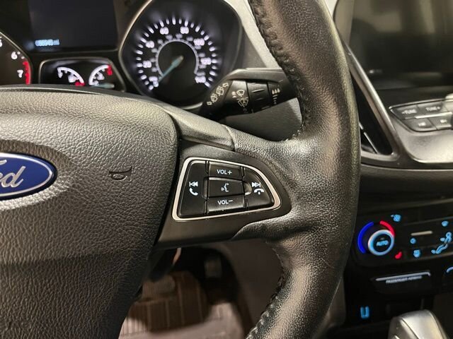 
								2019 Ford Escape SEL w/ Apple Car Play full									