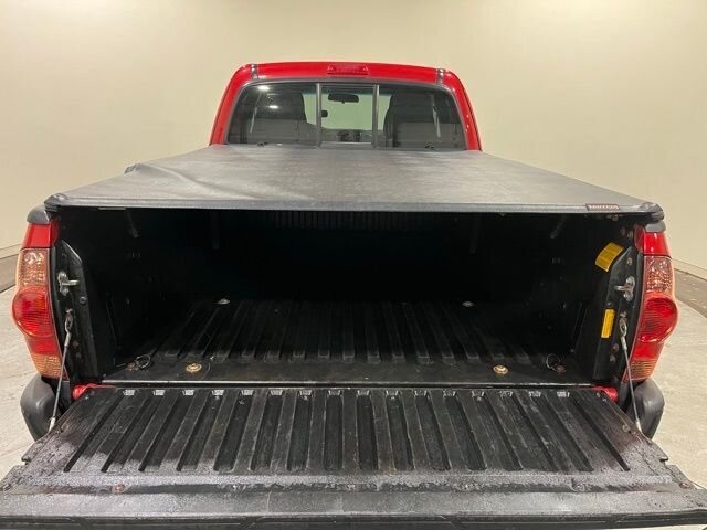 
								2015 Toyota Tacoma Base full									