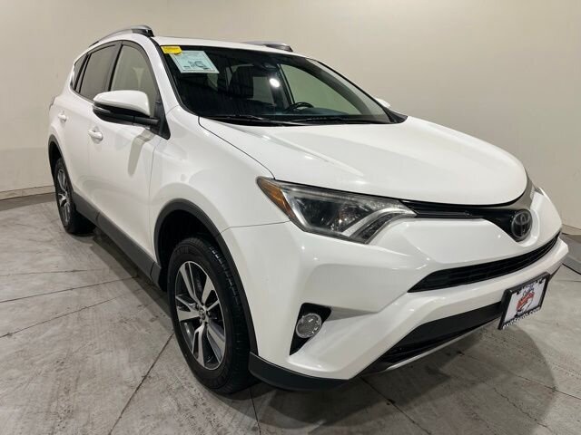 
								2018 Toyota RAV4 XLE full									