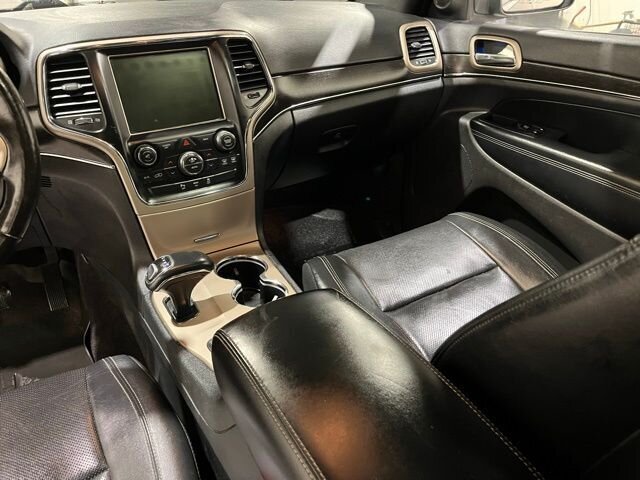 
								2015 Jeep Grand Cherokee Limited w/ Navigation full									