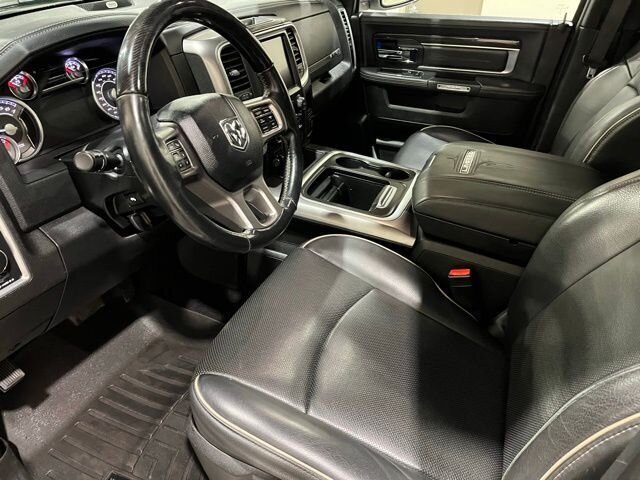 
								2017 RAM 1500 Limited w/ Navigation full									