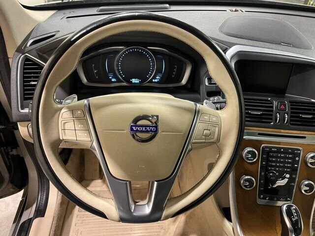 
								2015 Volvo XC60 T6 Platinum w/ Navigation full									