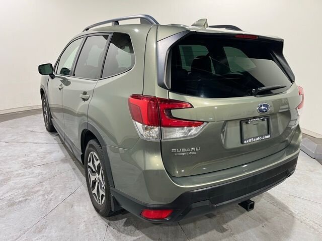 
								2021 Subaru Forester Premium w/ Apple Car Play full									