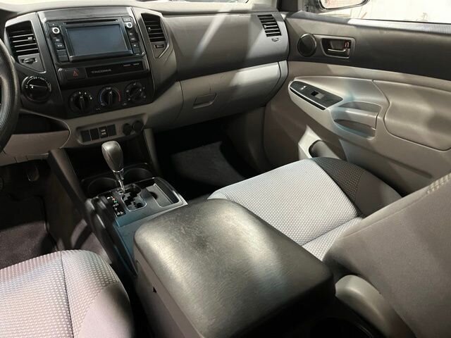 
								2015 Toyota Tacoma Base full									