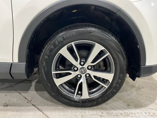 
								2018 Toyota RAV4 XLE full									