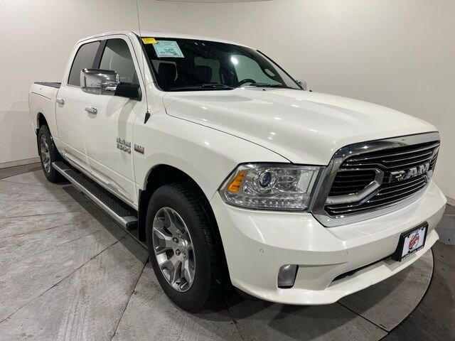 
								2017 RAM 1500 Limited w/ Navigation full									