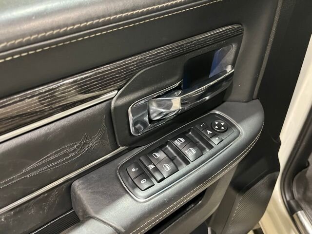 
								2017 RAM 1500 Limited w/ Navigation full									