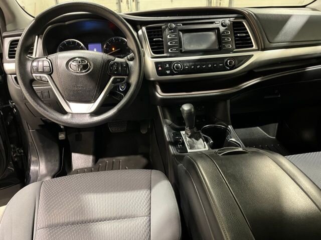 
								2016 Toyota Highlander LE V6 full									