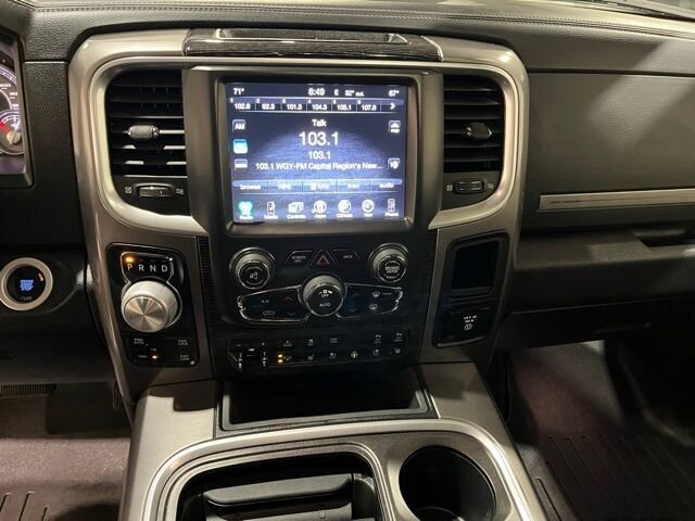 
								2017 RAM 1500 Limited w/ Navigation full									