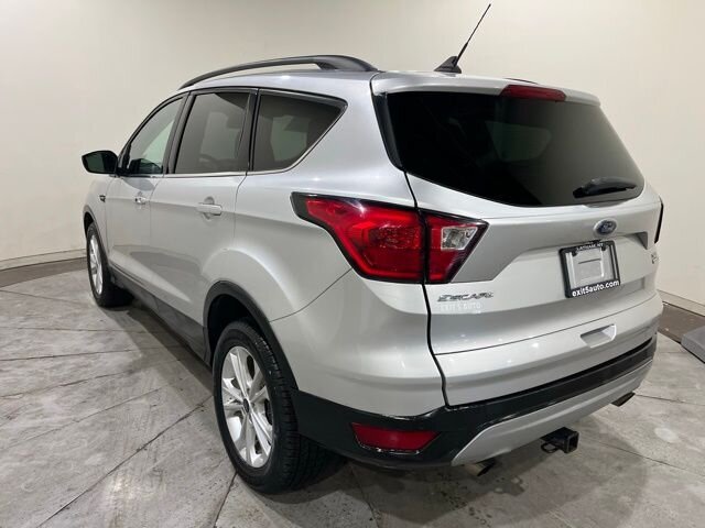 
								2019 Ford Escape SEL w/ Apple Car Play full									