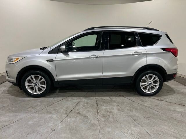 
								2019 Ford Escape SEL w/ Apple Car Play full									