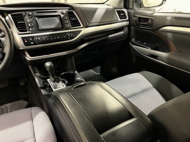 
								2016 Toyota Highlander LE V6 full									