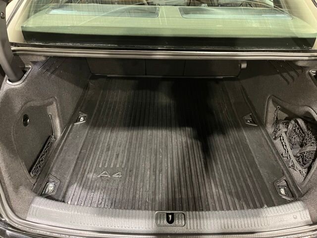 
								2018 Audi S4 3.0T Prestige quattro w/ Apple Car Play and Naviga full									