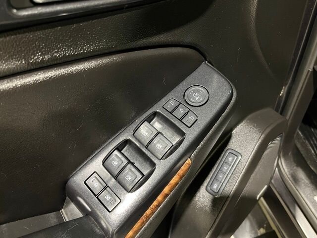 
								2018 Chevrolet Suburban Premier w/ Navigation full									